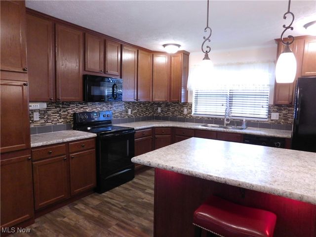 411 Pin Oak Circle, Elyria, OH 44035