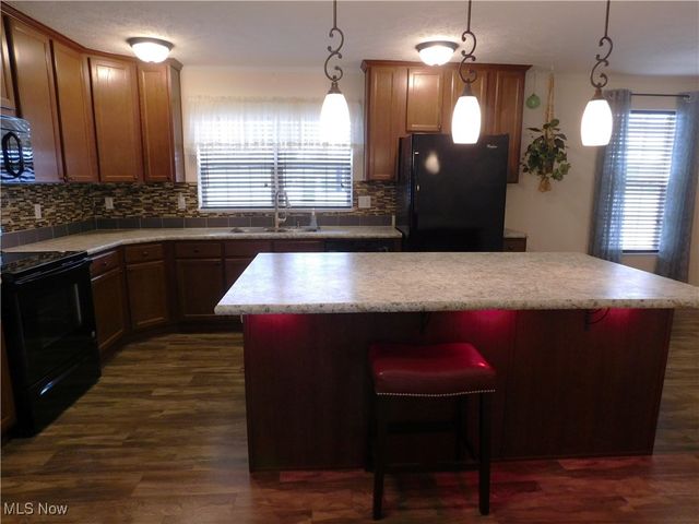 411 Pin Oak Circle, Elyria, OH 44035