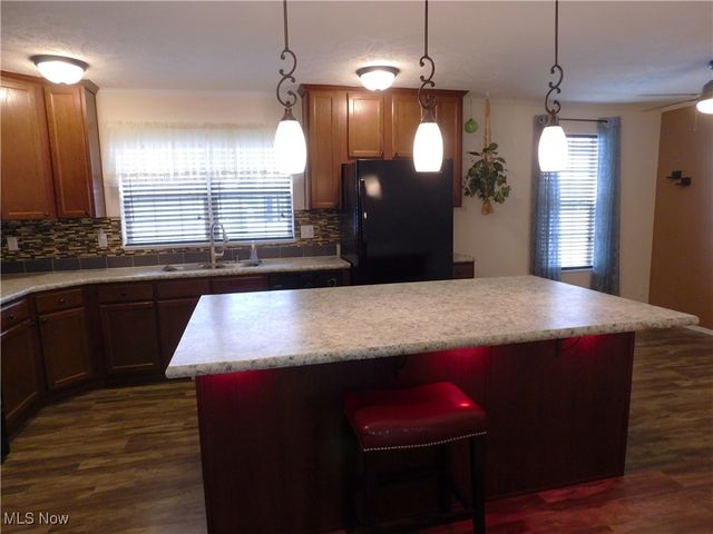 411 Pin Oak Circle, Elyria, OH 44035