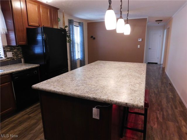 411 Pin Oak Circle, Elyria, OH 44035