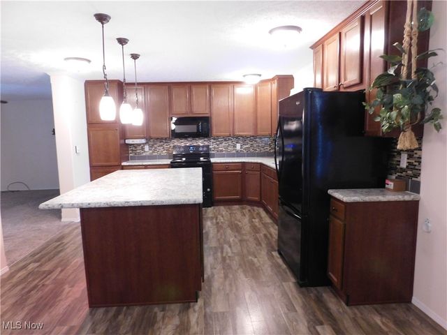 411 Pin Oak Circle, Elyria, OH 44035