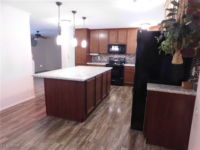 411 Pin Oak Circle, Elyria, OH 44035