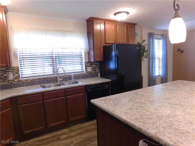 411 Pin Oak Circle, Elyria, OH 44035