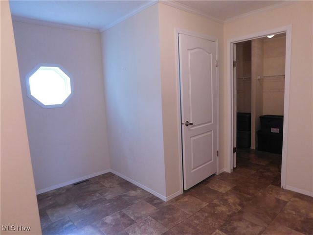 411 Pin Oak Circle, Elyria, OH 44035