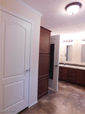 411 Pin Oak Circle, Elyria, OH 44035