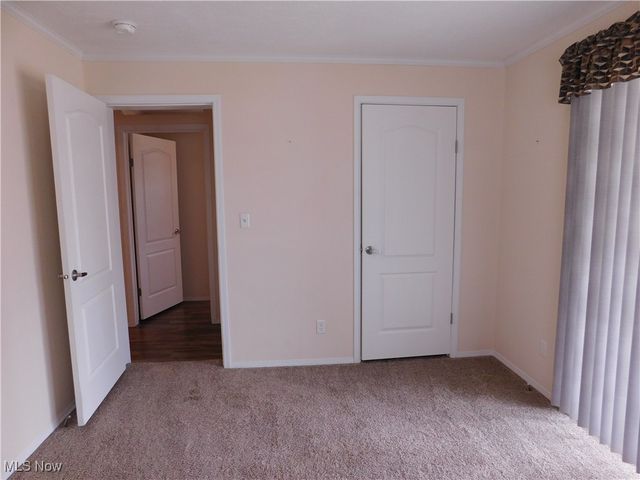 411 Pin Oak Circle, Elyria, OH 44035