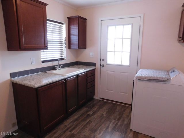 411 Pin Oak Circle, Elyria, OH 44035