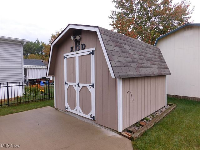 411 Pin Oak Circle, Elyria, OH 44035