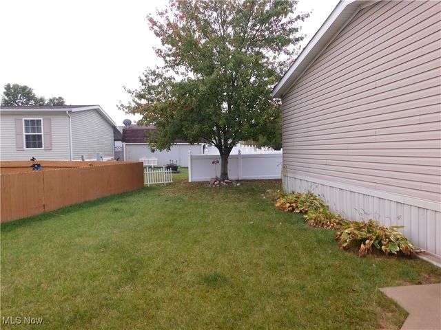 411 Pin Oak Circle, Elyria, OH 44035