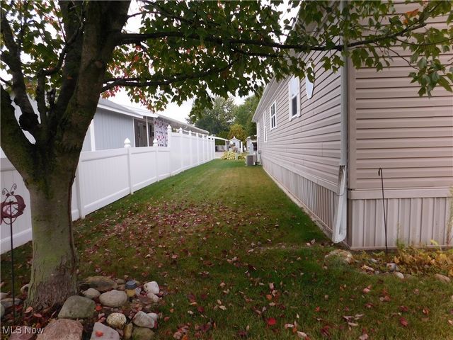 411 Pin Oak Circle, Elyria, OH 44035