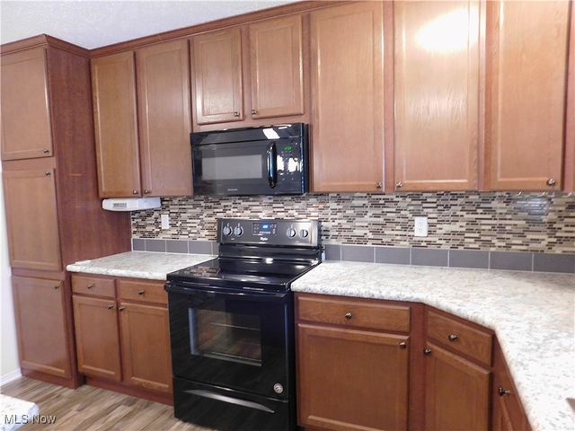 411 Pin Oak Circle, Elyria, OH 44035