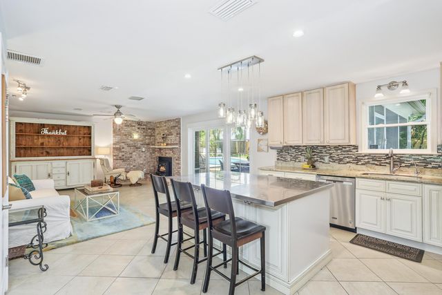 424 Dracena Way, Gulf Breeze, FL 32561