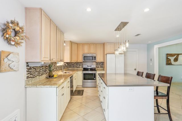 424 Dracena Way, Gulf Breeze, FL 32561