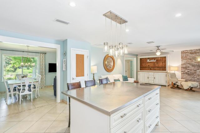 424 Dracena Way, Gulf Breeze, FL 32561