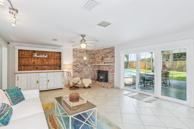 424 Dracena Way, Gulf Breeze, FL 32561