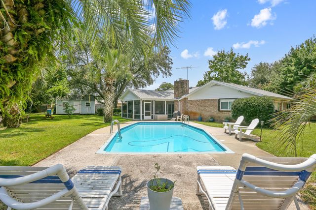 424 Dracena Way, Gulf Breeze, FL 32561