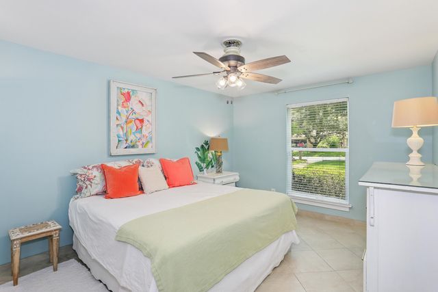 424 Dracena Way, Gulf Breeze, FL 32561