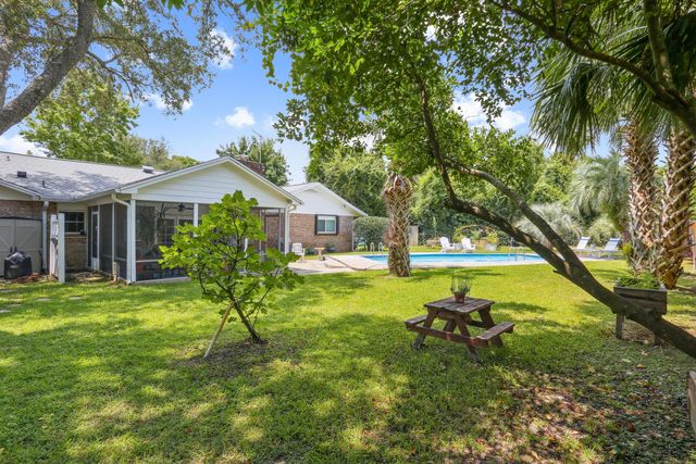 424 Dracena Way, Gulf Breeze, FL 32561