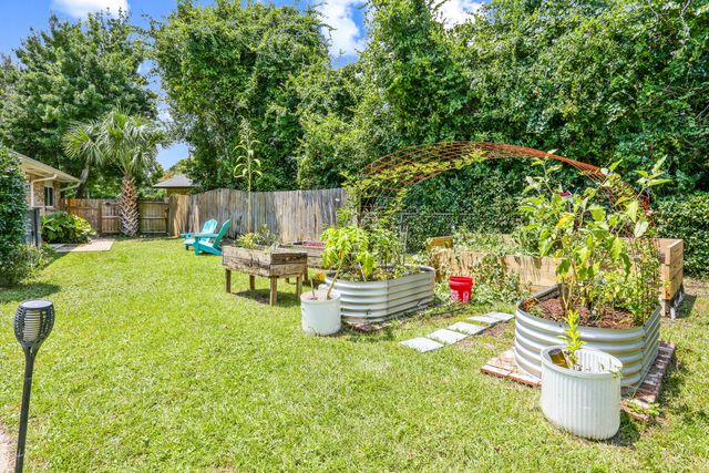 424 Dracena Way, Gulf Breeze, FL 32561