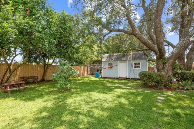 424 Dracena Way, Gulf Breeze, FL 32561