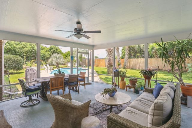 424 Dracena Way, Gulf Breeze, FL 32561