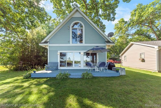 1491 Division Drive, Hartland, MI 48353