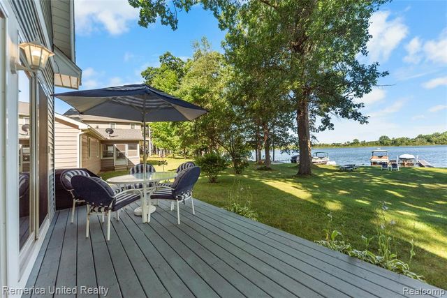 1491 Division Drive, Hartland, MI 48353
