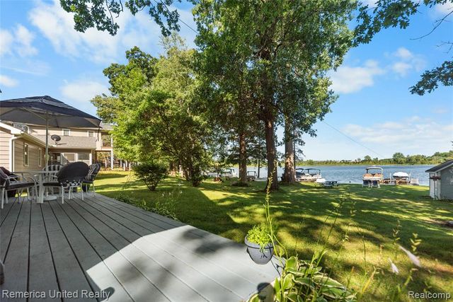 1491 Division Drive, Hartland, MI 48353
