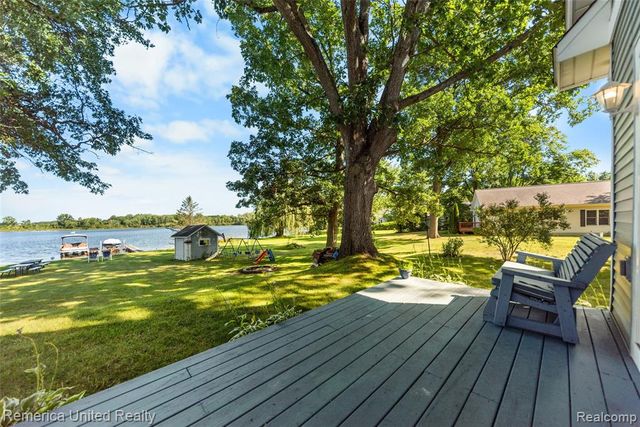 1491 Division Drive, Hartland, MI 48353