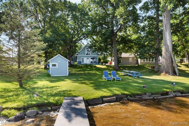 1491 Division Drive, Hartland, MI 48353