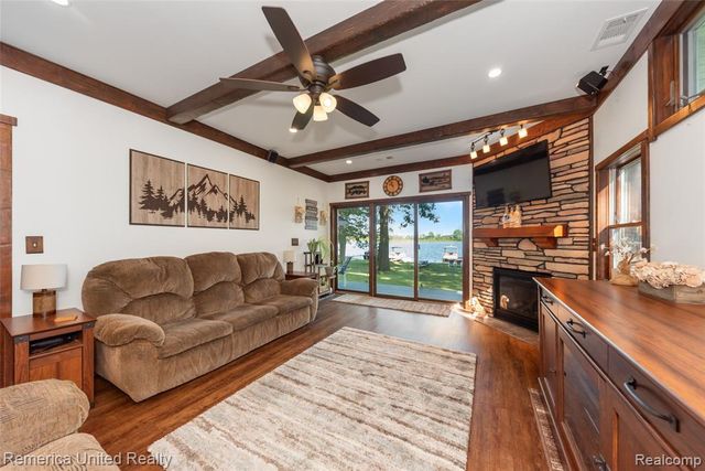 1491 Division Drive, Hartland, MI 48353