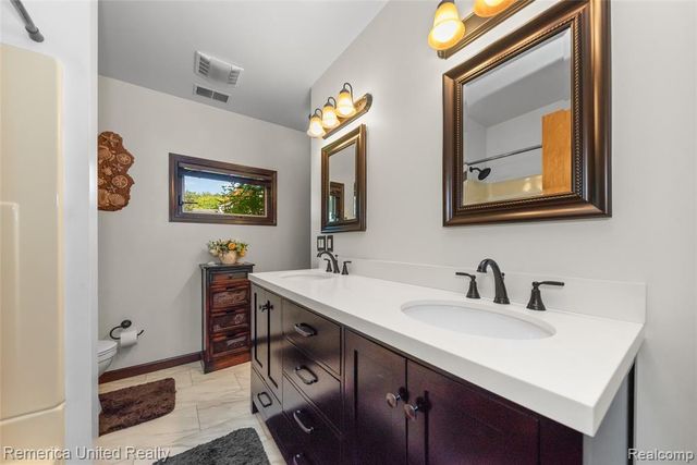 1491 Division Drive, Hartland, MI 48353