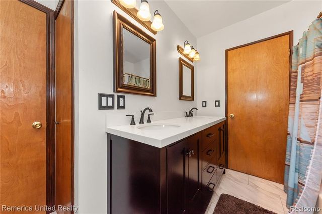 1491 Division Drive, Hartland, MI 48353