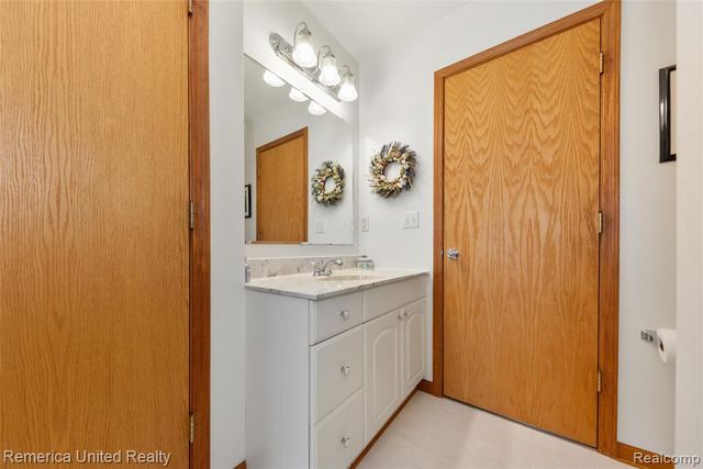 1491 Division Drive, Hartland, MI 48353