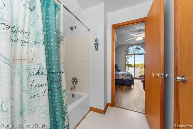 1491 Division Drive, Hartland, MI 48353