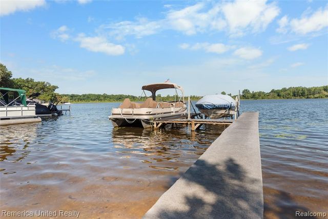 1491 Division Drive, Hartland, MI 48353