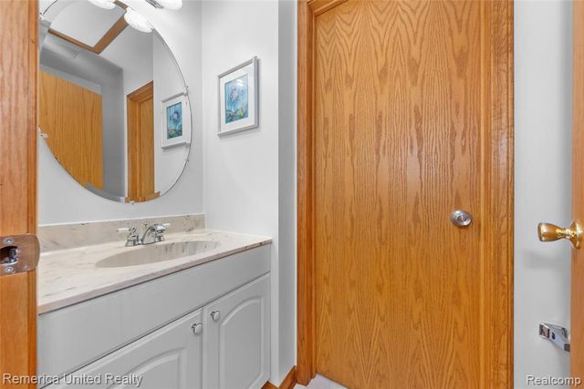 1491 Division Drive, Hartland, MI 48353