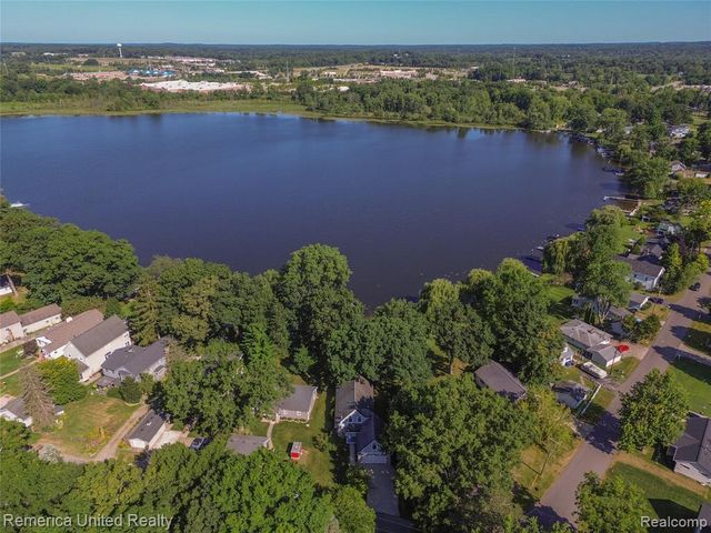 1491 Division Drive, Hartland, MI 48353