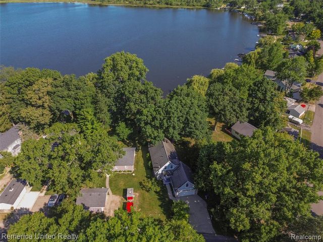 1491 Division Drive, Hartland, MI 48353