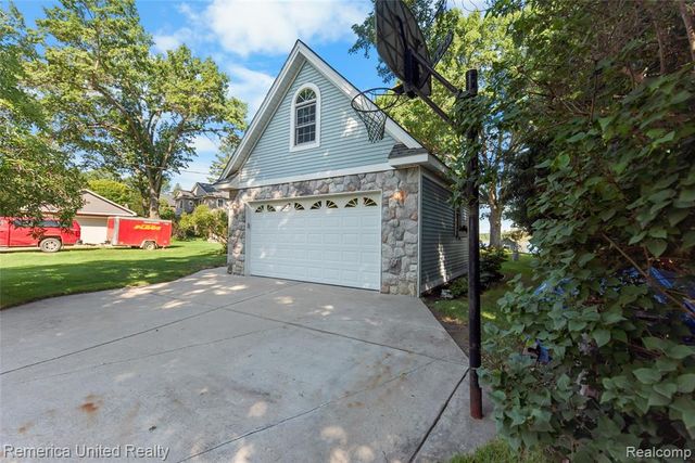 1491 Division Drive, Hartland, MI 48353