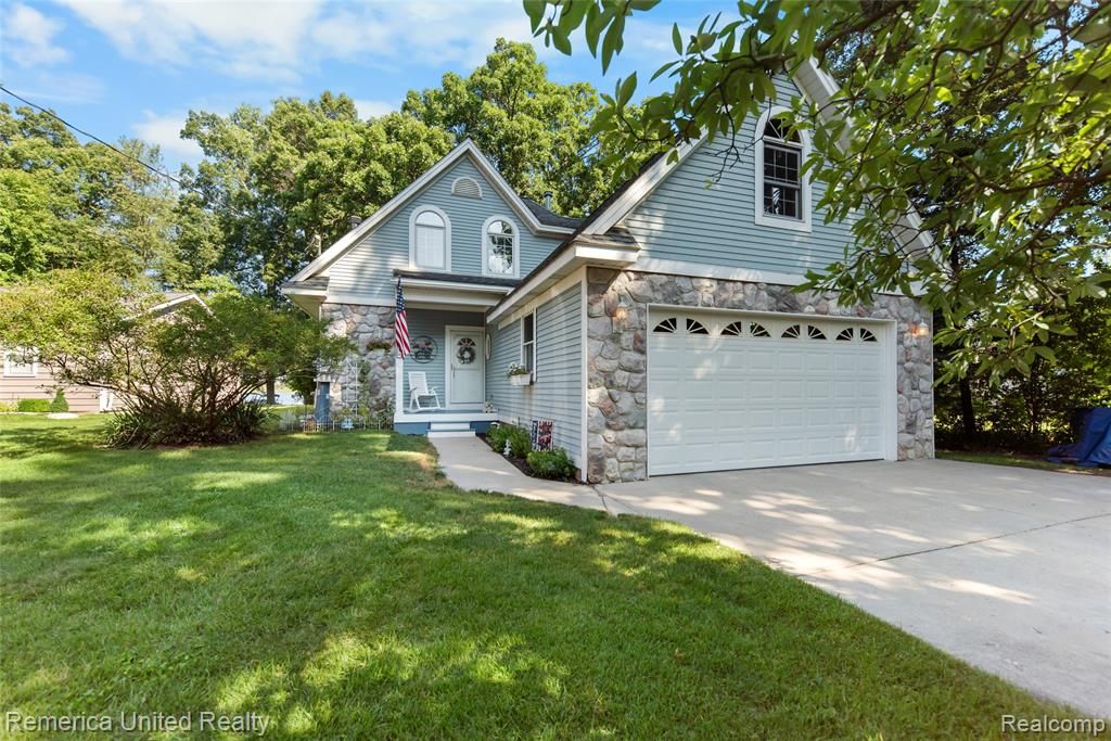 1491 Division Drive, Hartland, MI 48353