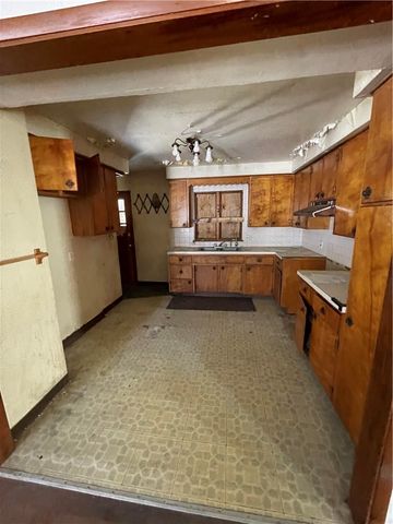 307 Mcclelland Rd, North Beaver Twp, PA 16102