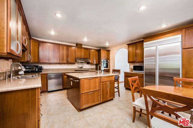 257 S Van Ness Avenue, Los Angeles, CA 90004