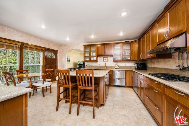 257 S Van Ness Avenue, Los Angeles, CA 90004