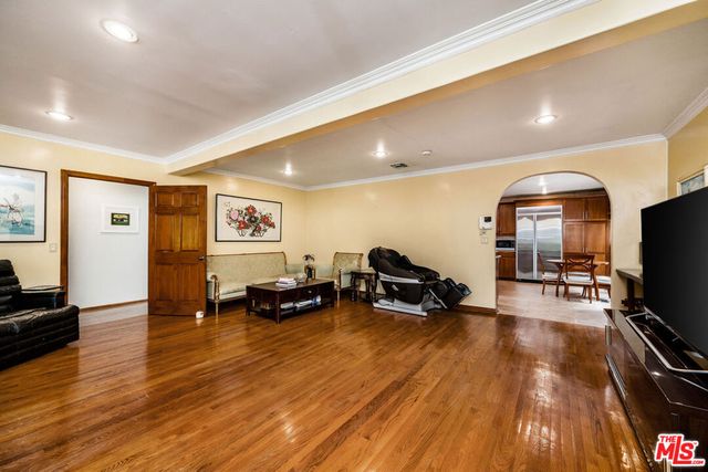 257 S Van Ness Avenue, Los Angeles, CA 90004