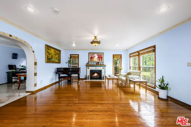 257 S Van Ness Avenue, Los Angeles, CA 90004