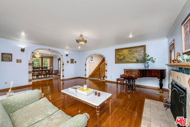 257 S Van Ness Avenue, Los Angeles, CA 90004