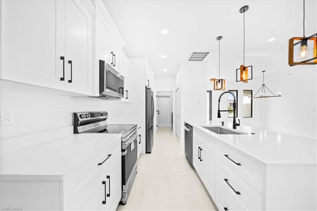 Image 17 of property listing at 1329 NE 18th TER, Cape Coral, FL 33909