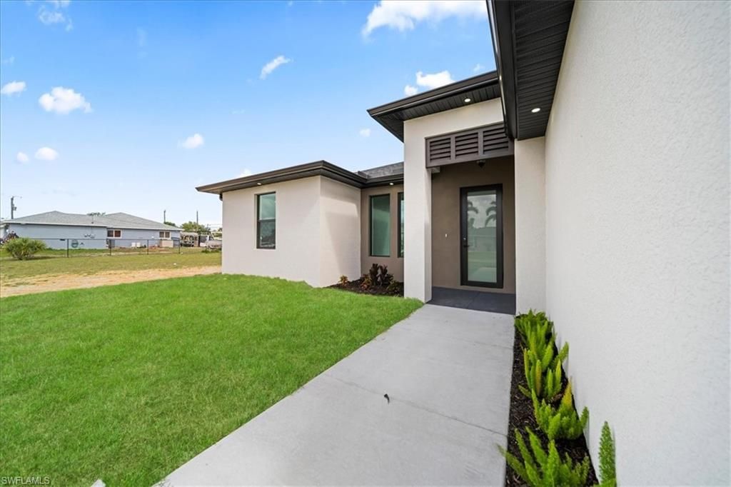 Image 4 of property listing at 1329 NE 18th TER, Cape Coral, FL 33909