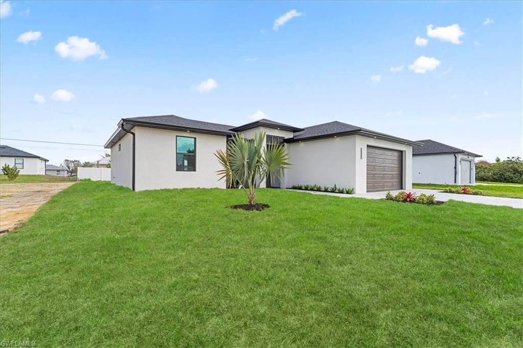 Image 5 of property listing at 1329 NE 18th TER, Cape Coral, FL 33909